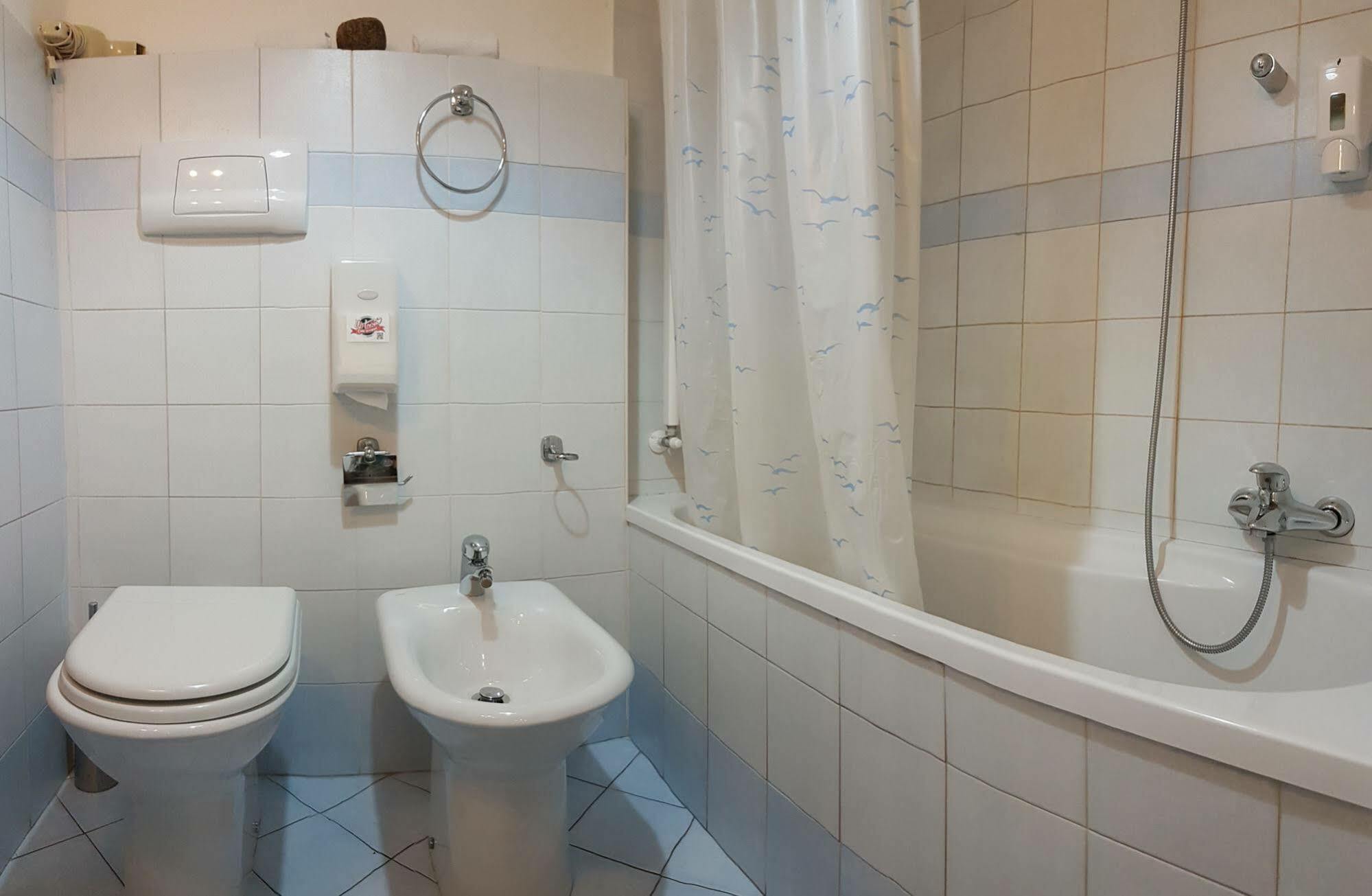 Uptown B'N'B Hotel Bergamo Bagian luar foto