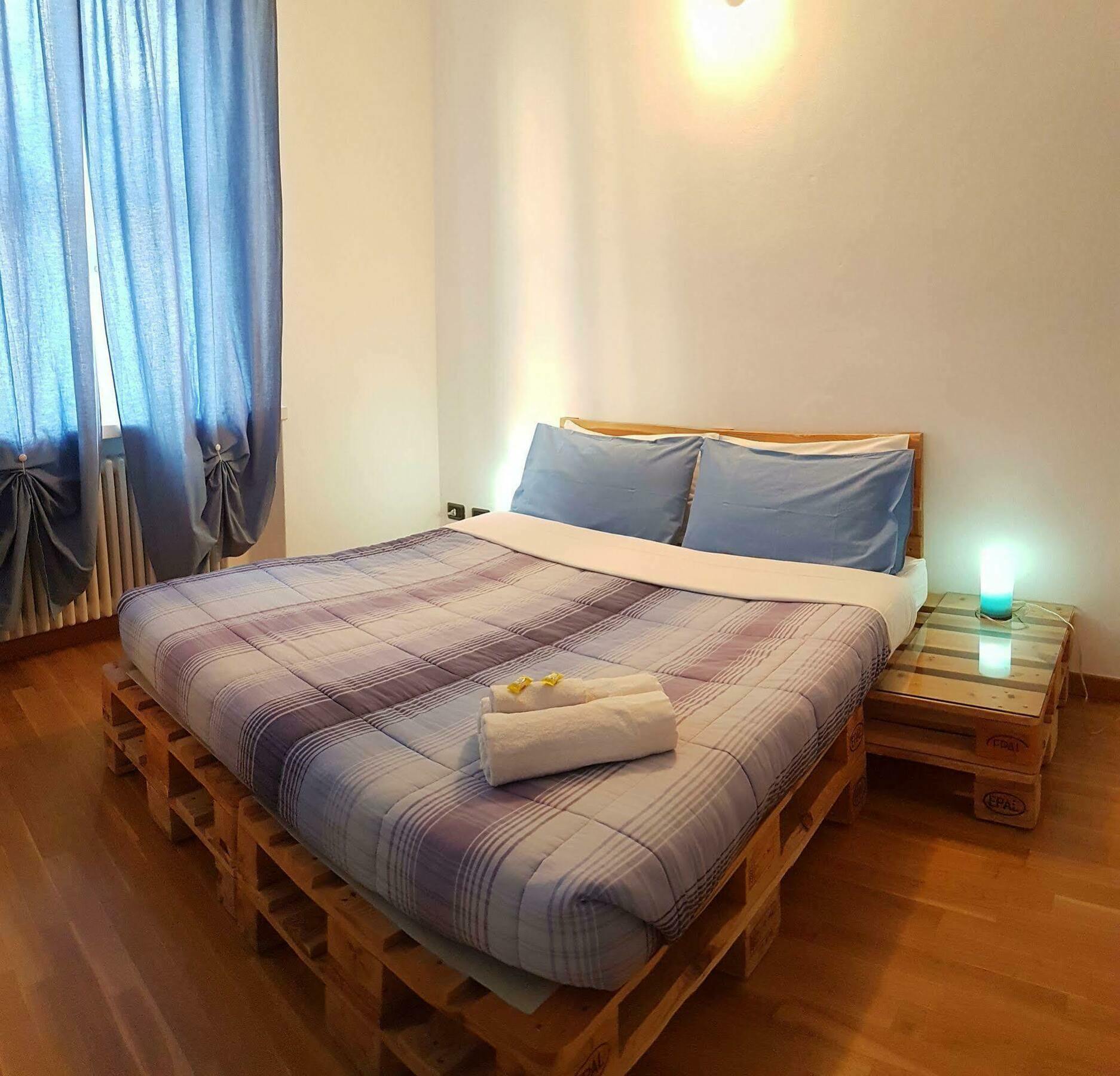 Uptown B'N'B Hotel Bergamo Bagian luar foto