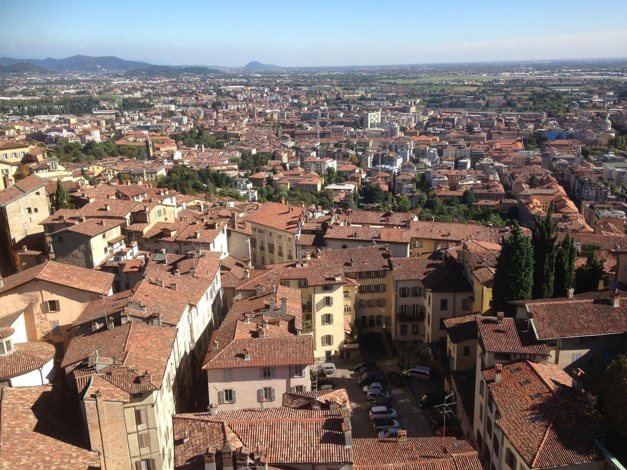 Uptown B'N'B Hotel Bergamo Bagian luar foto